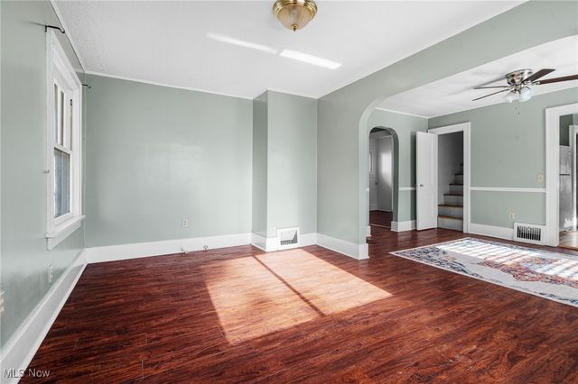 721 Myrtle Avenue, Cuyahoga Falls, OH 44221