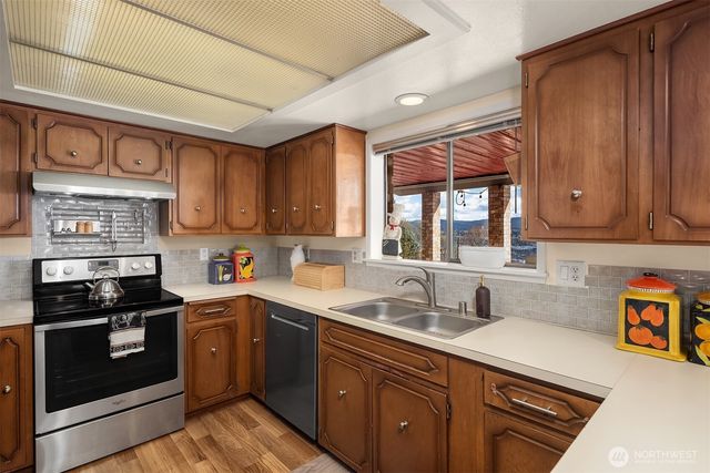 306 Seneca Place NW, Renton, WA 98057