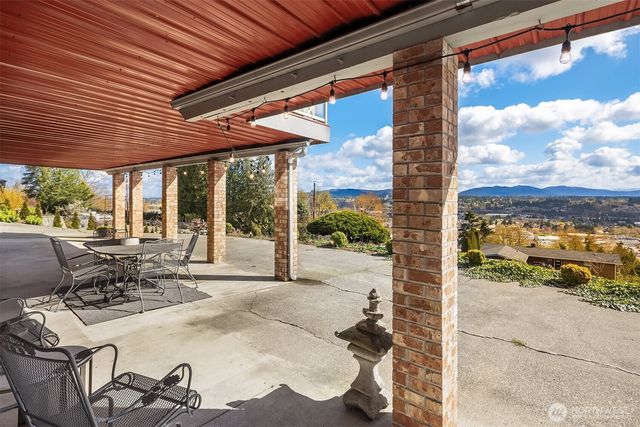 306 Seneca Place NW, Renton, WA 98057