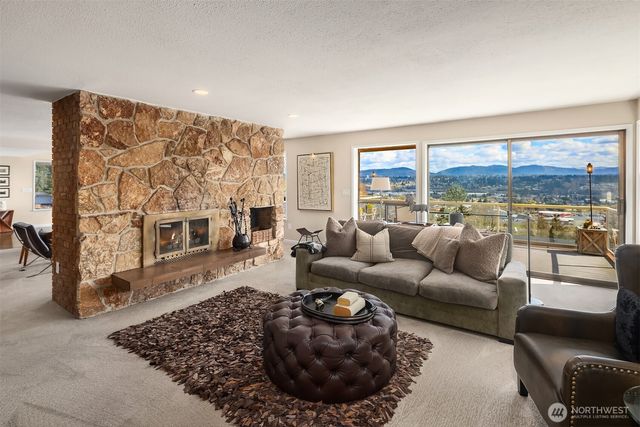 306 Seneca Place NW, Renton, WA 98057