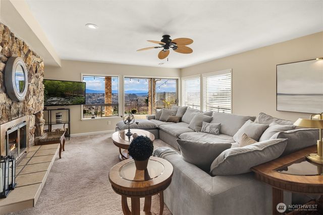 306 Seneca Place NW, Renton, WA 98057