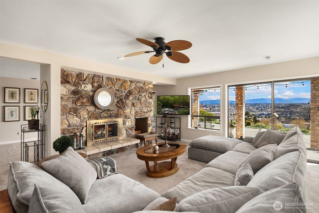 306 Seneca Place NW, Renton, WA 98057