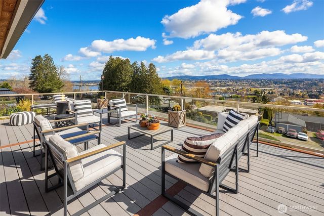 306 Seneca Place NW, Renton, WA 98057