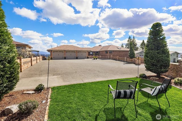 306 Seneca Place NW, Renton, WA 98057