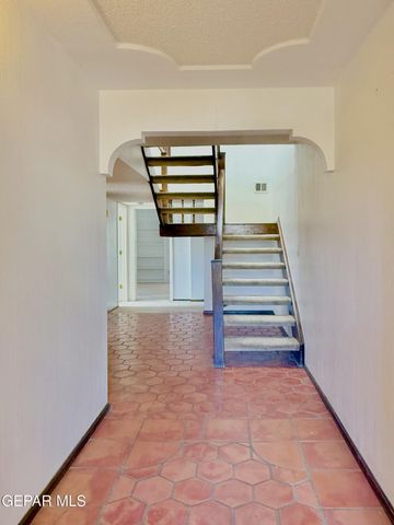 407 IRONDALE Drive A, El Paso, TX 79912