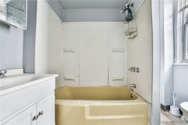 32 Edson Street, Buffalo, NY 14210