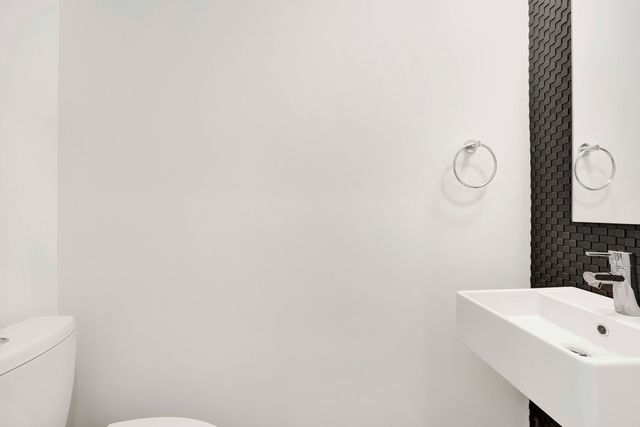 1017 N Cleveland Avenue 4, Chicago, IL 60610