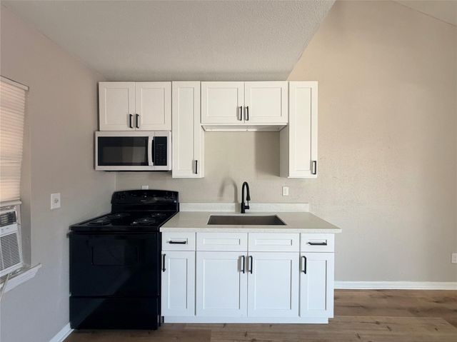 5025 Jefferson St 15, Houston, TX 77023