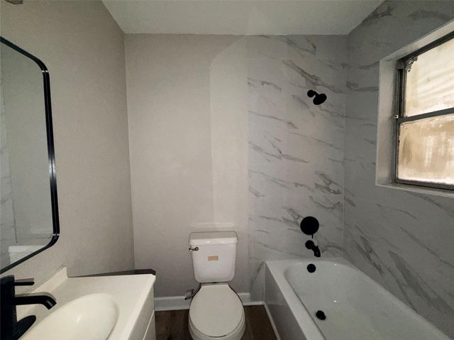 5025 Jefferson St 15, Houston, TX 77023