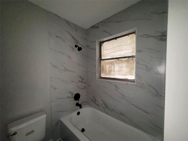 5025 Jefferson St 15, Houston, TX 77023