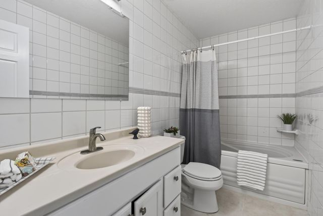 7748 Cayenne Plaza W, Woodbury, MN 55125