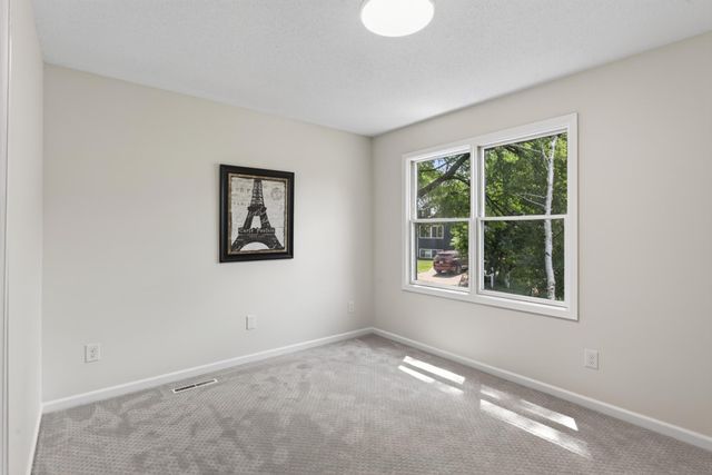7748 Cayenne Plaza W, Woodbury, MN 55125