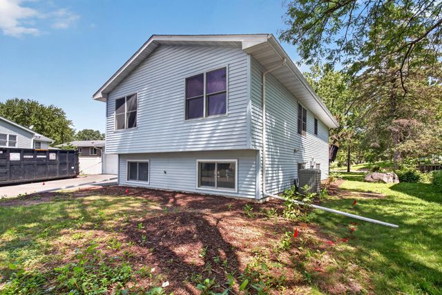 7748 Cayenne Plaza W, Woodbury, MN 55125