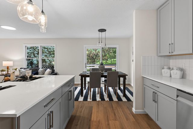7748 Cayenne Plaza W, Woodbury, MN 55125