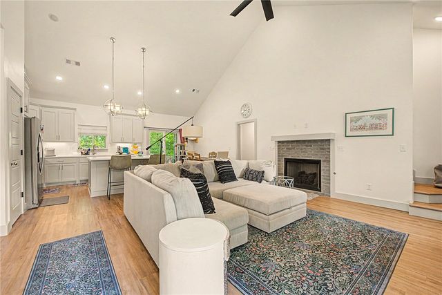 37 Forfar Circle, Bella Vista, AR 72715