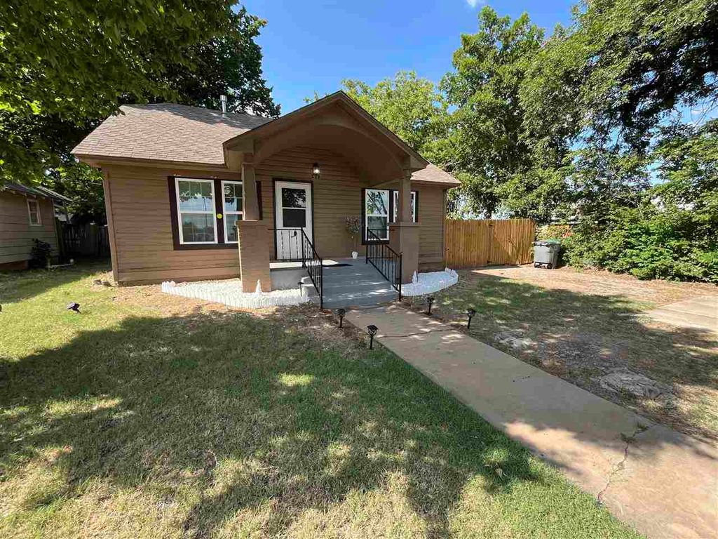 209 NW Arlington Ave, Lawton, OK 73507