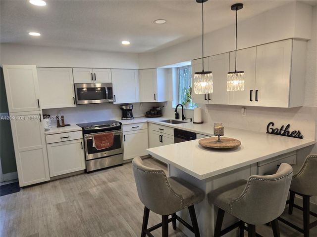 1131 N 75th Avenue, Hollywood, FL 33024