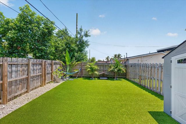 1131 N 75th Avenue, Hollywood, FL 33024