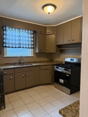 10240 S Eberhart Avenue 1, Chicago, IL 60628