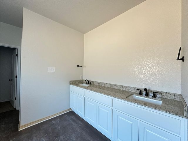 718 Golden Eagle DR, Salado, TX 76571