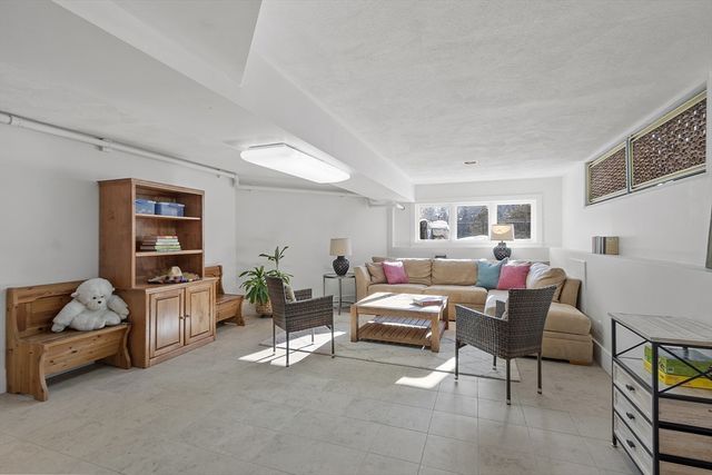 1409 Monument St, Concord, MA 01742