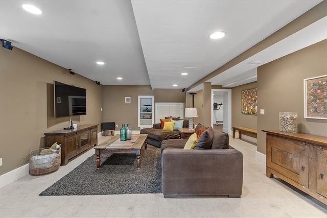 1409 Monument St, Concord, MA 01742