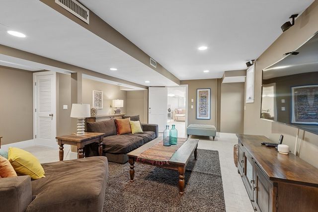 1409 Monument St, Concord, MA 01742