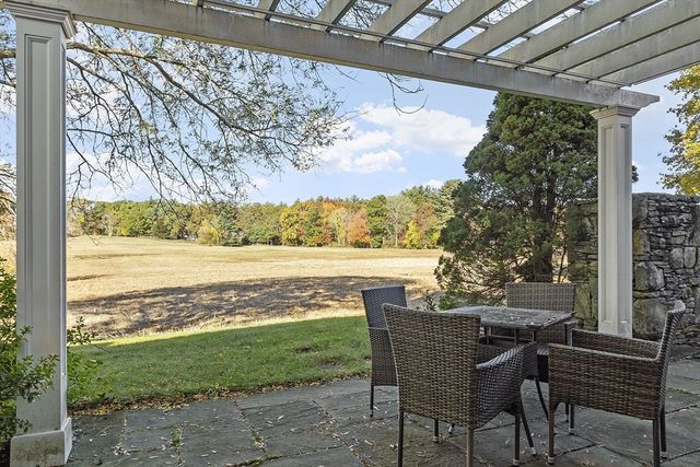 1409 Monument St, Concord, MA 01742