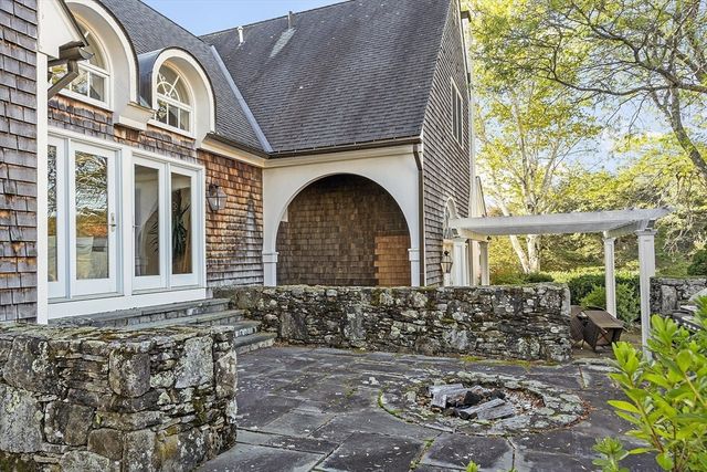 1409 Monument St, Concord, MA 01742