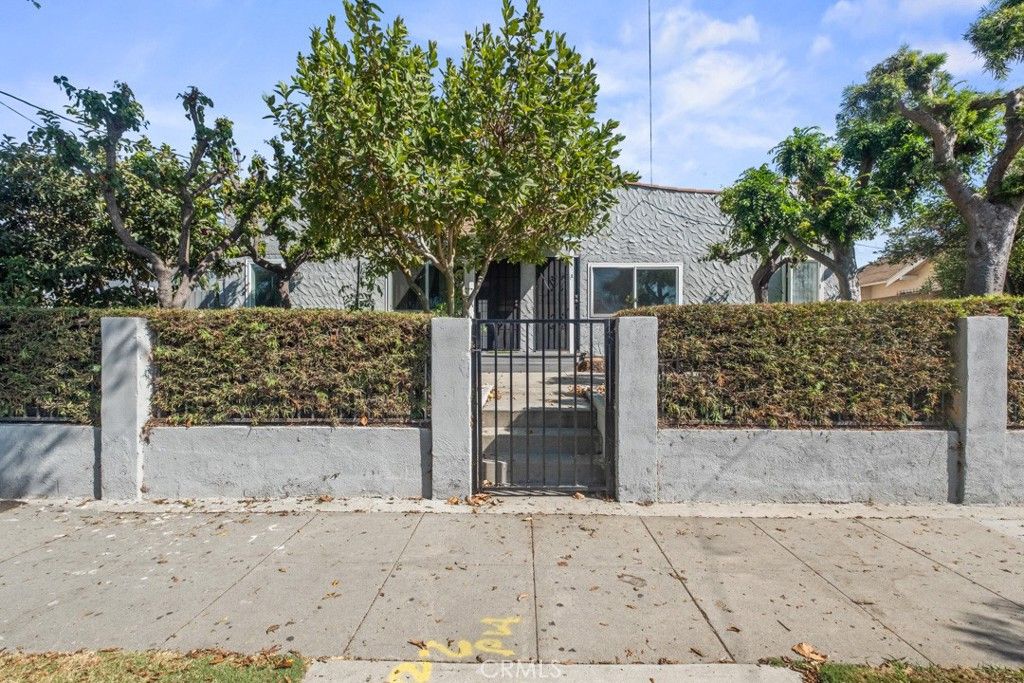 221 W Hillcrest Boulevard, Inglewood, CA 90301 — exterior