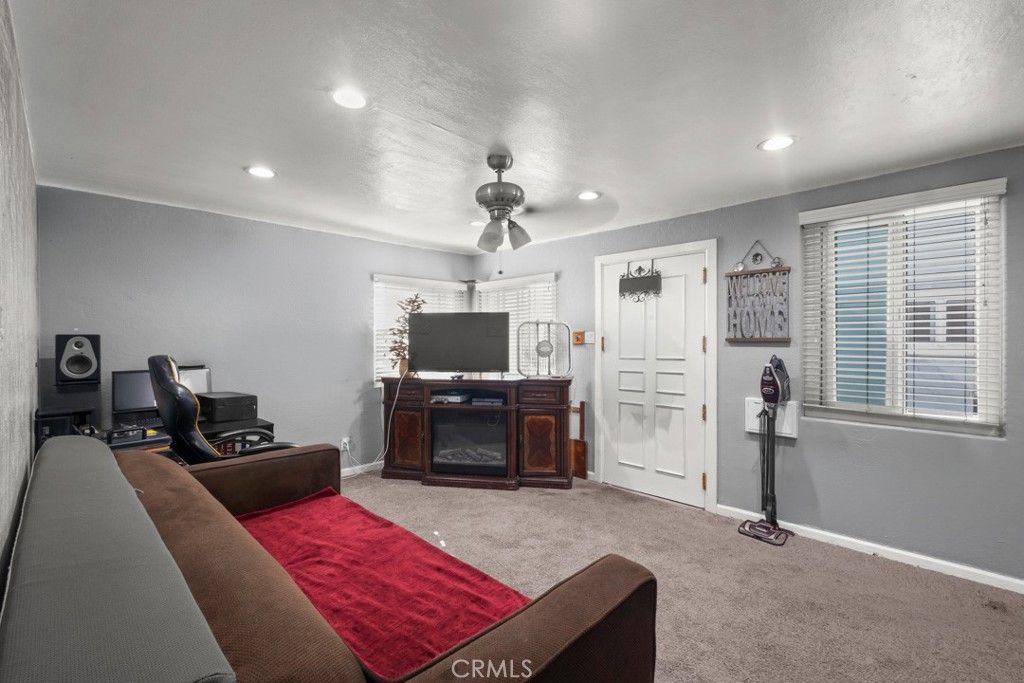 221 W Hillcrest Boulevard, Inglewood, CA 90301 — photo 4