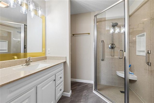 11316 S Pflumm Road, Lenexa, KS 66215