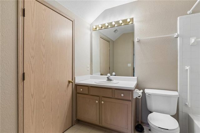 11316 S Pflumm Road, Lenexa, KS 66215