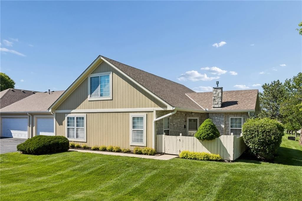 11316 S Pflumm Road, Lenexa, KS 66215