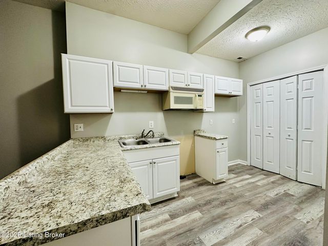 421 S 27th St, Louisville, KY 40212