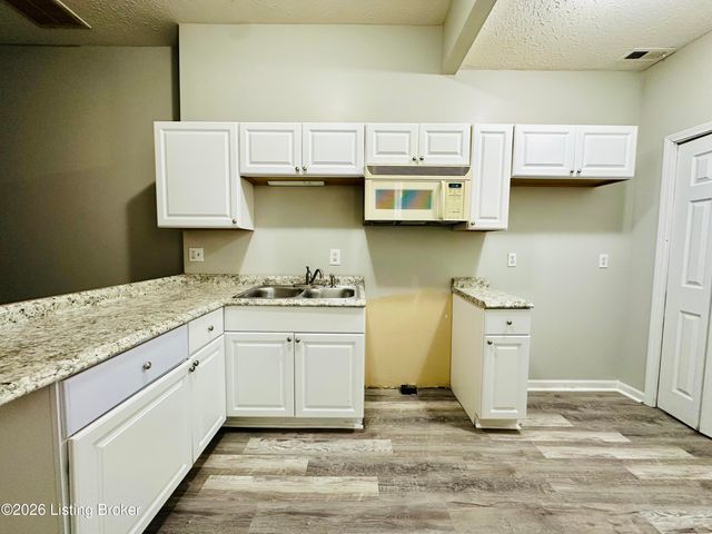 421 S 27th St, Louisville, KY 40212