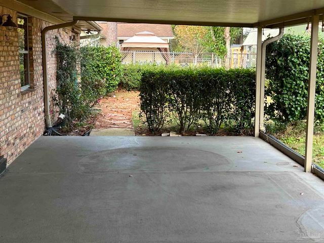 5700 Adelyn Rd, Pensacola, FL 32504