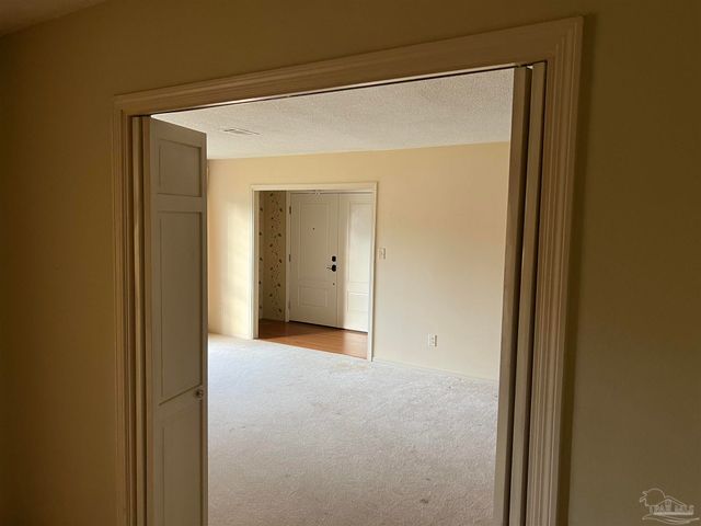 5700 Adelyn Rd, Pensacola, FL 32504