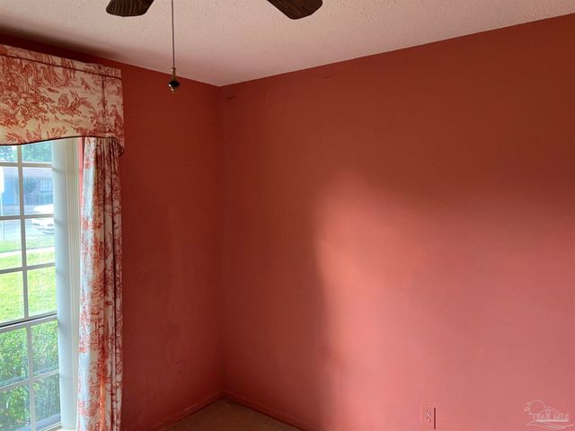 5700 Adelyn Rd, Pensacola, FL 32504