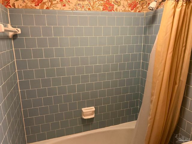 5700 Adelyn Rd, Pensacola, FL 32504