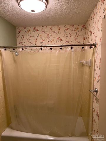 5700 Adelyn Rd, Pensacola, FL 32504