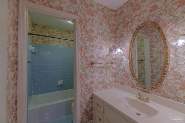 5700 Adelyn Rd, Pensacola, FL 32504