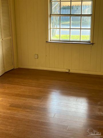 5700 Adelyn Rd, Pensacola, FL 32504