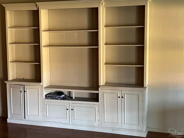 5700 Adelyn Rd, Pensacola, FL 32504