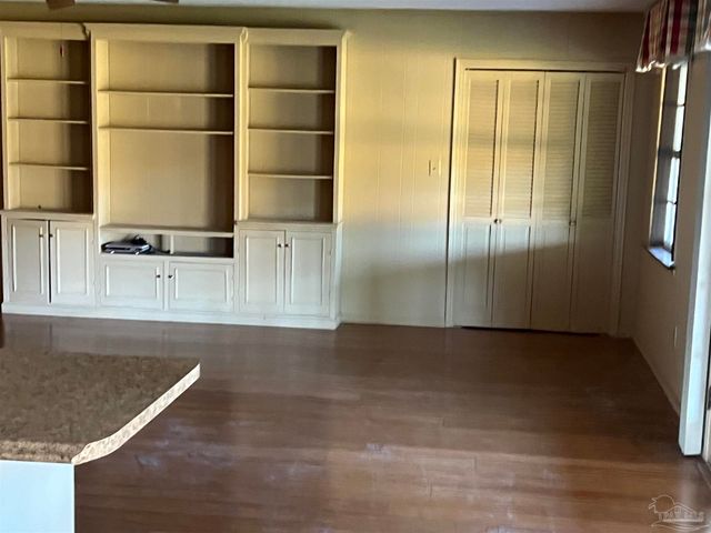 5700 Adelyn Rd, Pensacola, FL 32504