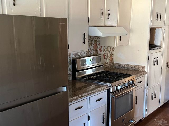 5700 Adelyn Rd, Pensacola, FL 32504