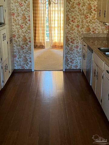 5700 Adelyn Rd, Pensacola, FL 32504