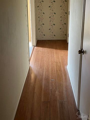 5700 Adelyn Rd, Pensacola, FL 32504