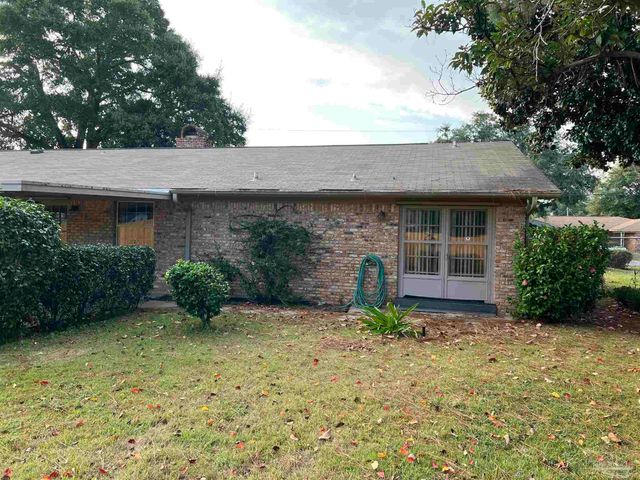 5700 Adelyn Rd, Pensacola, FL 32504