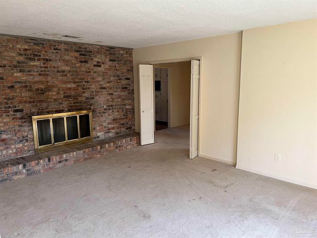 5700 Adelyn Rd, Pensacola, FL 32504